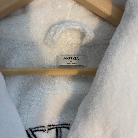 NWOT - RARE Aritzia Plush Bathrobe - Size M/L - Picture 3 of 5